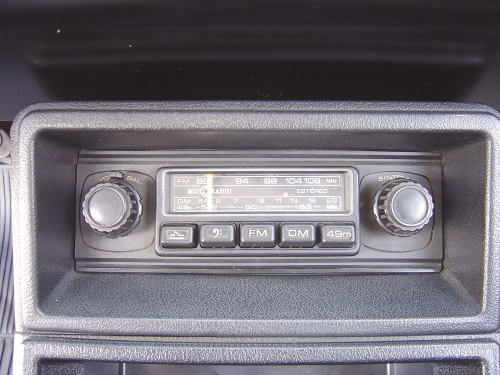 Rádio Motoradio FM/AM estéreo era um opcional  que poucas pessoas estavam dispostas a pagar naquele tempo 